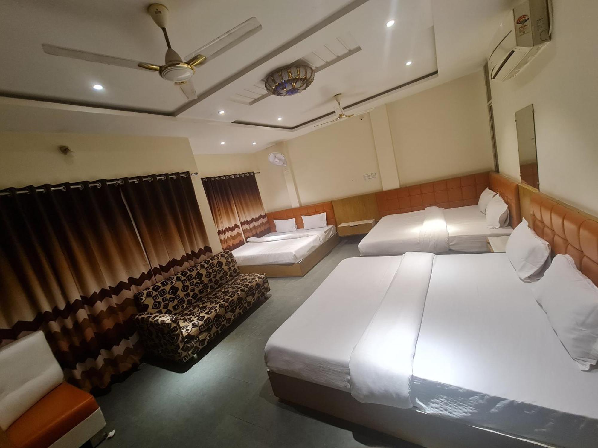 Hotel Empire Ujjain Eksteriør billede