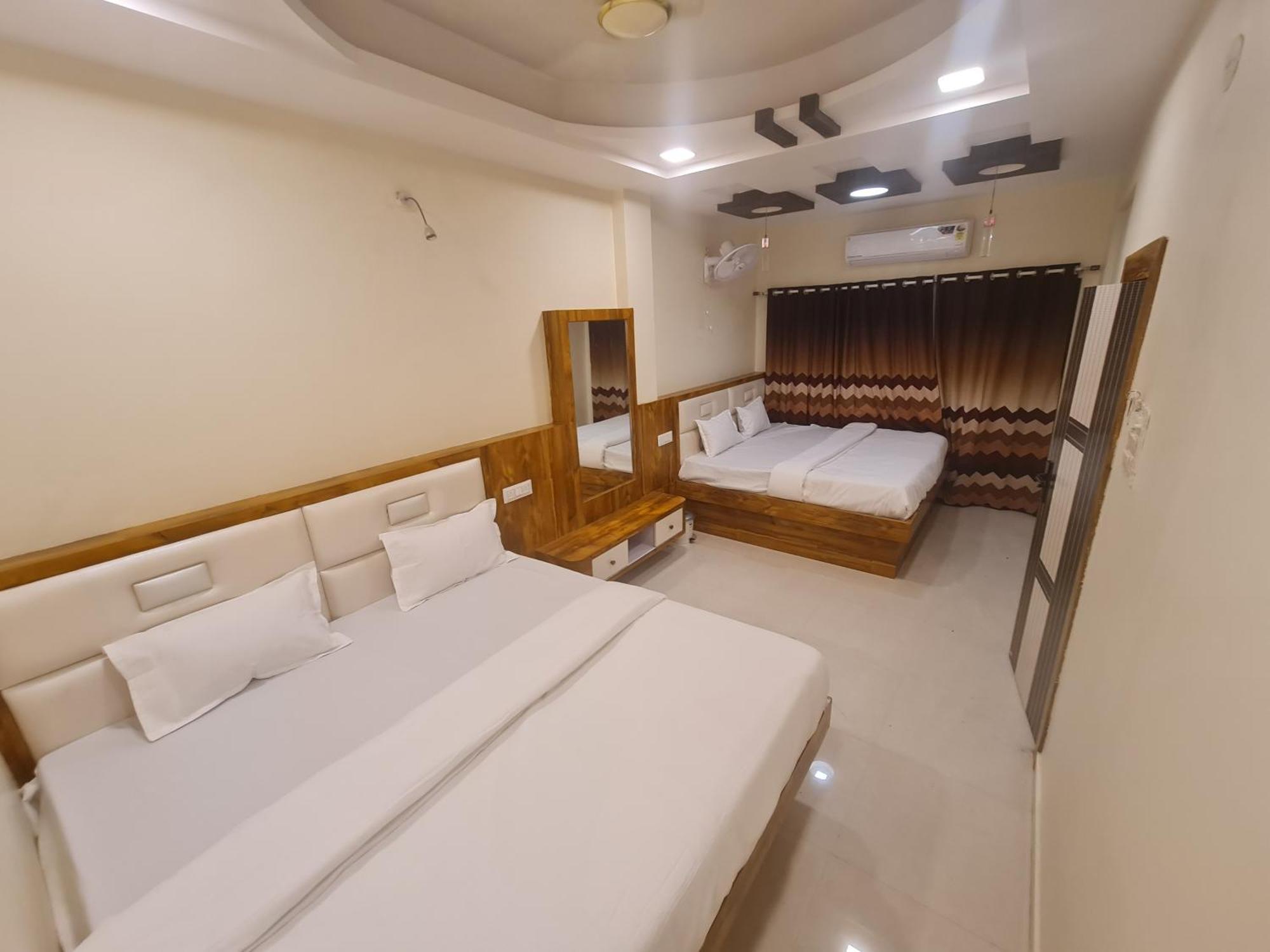 Hotel Empire Ujjain Eksteriør billede