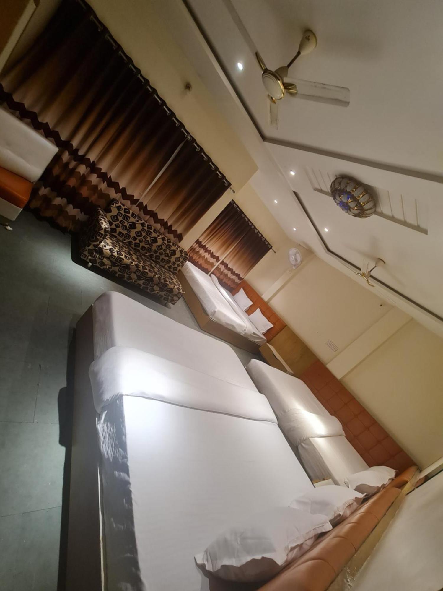 Hotel Empire Ujjain Eksteriør billede