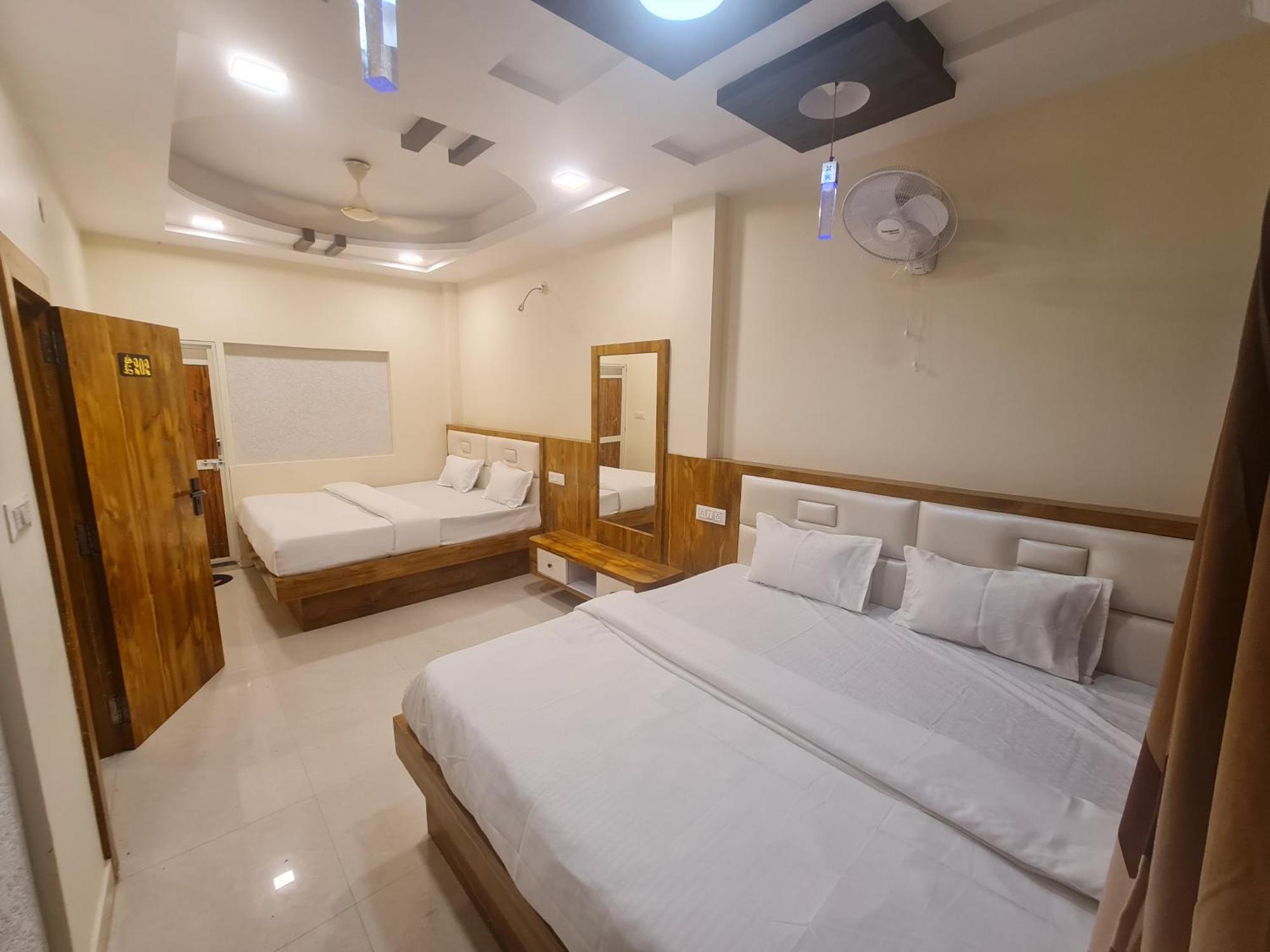 Hotel Empire Ujjain Eksteriør billede