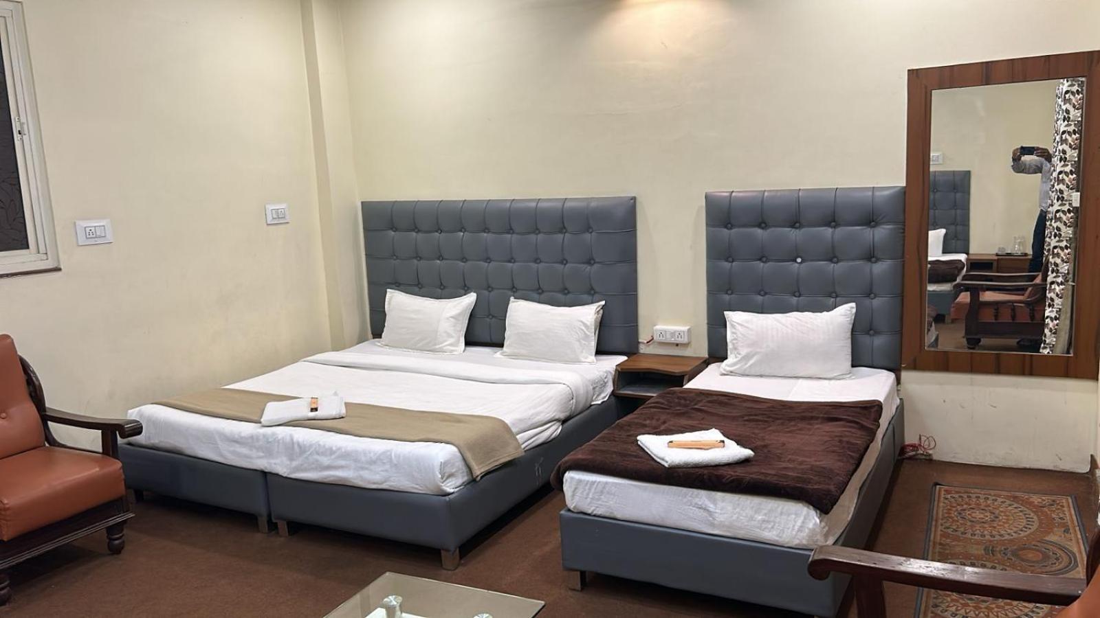 Hotel Empire Ujjain Eksteriør billede