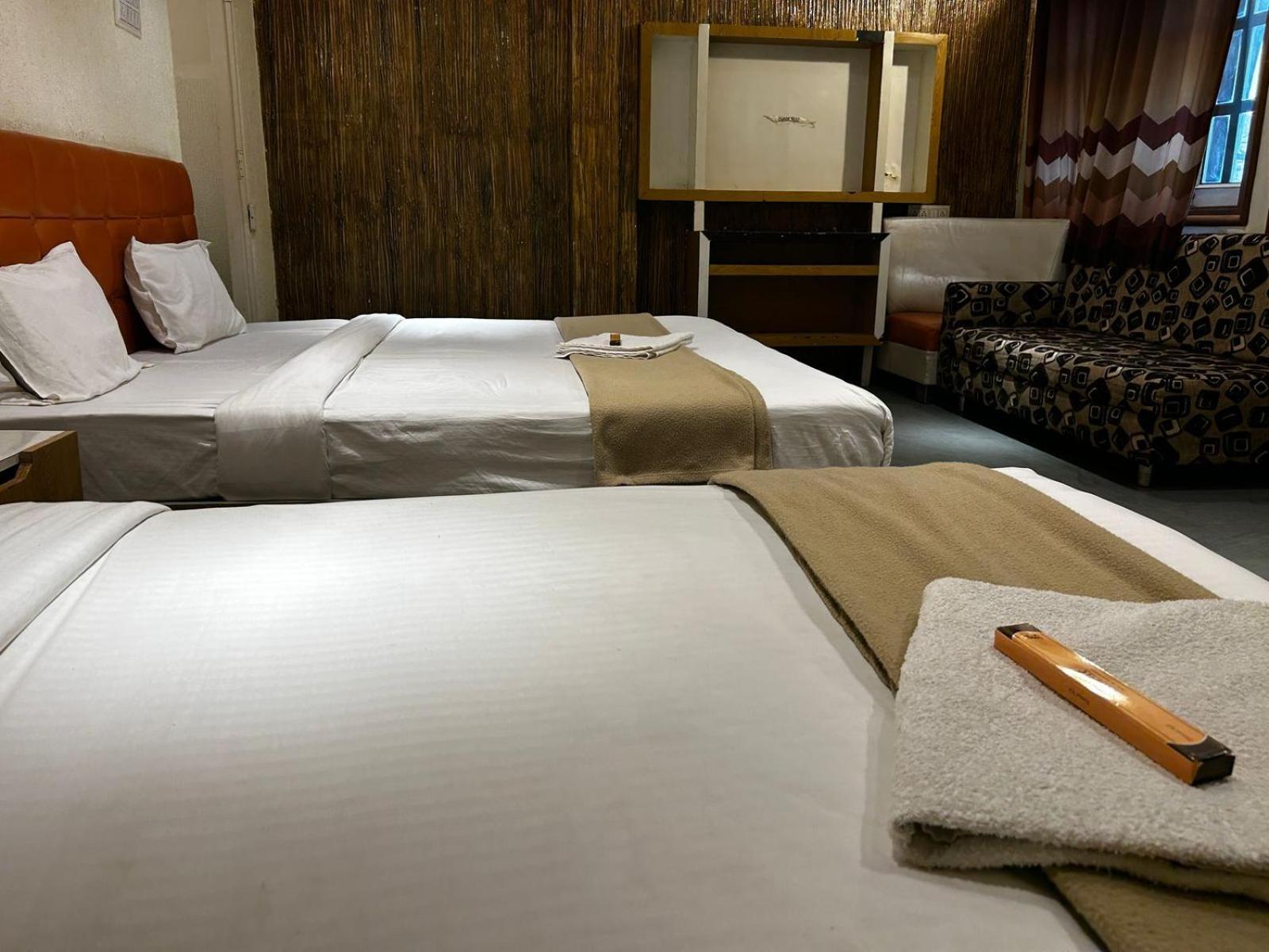 Hotel Empire Ujjain Eksteriør billede