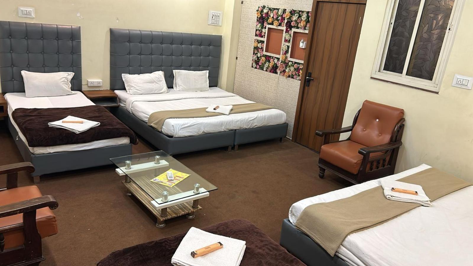 Hotel Empire Ujjain Eksteriør billede
