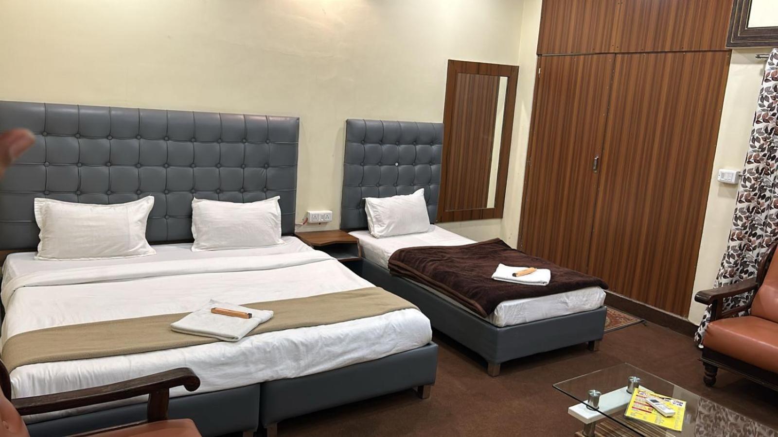 Hotel Empire Ujjain Eksteriør billede