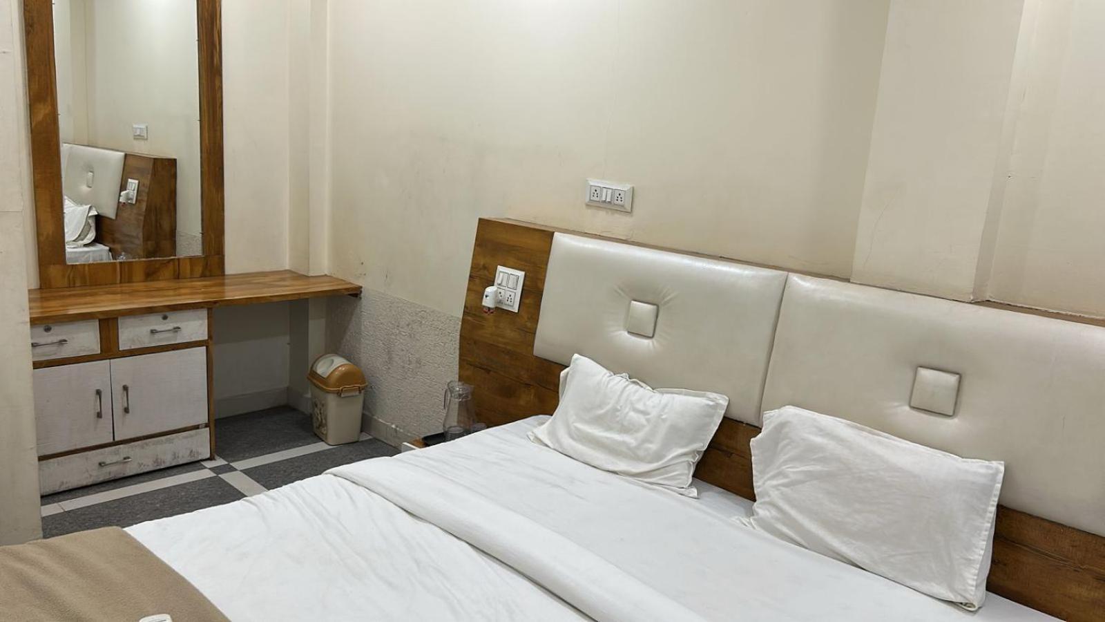 Hotel Empire Ujjain Eksteriør billede