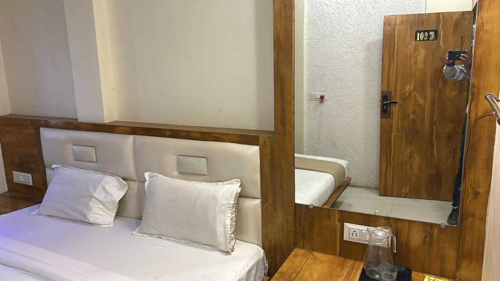 Hotel Empire Ujjain Eksteriør billede