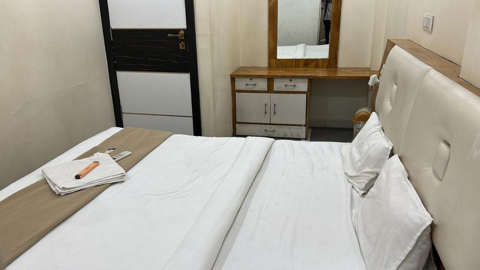 Hotel Empire Ujjain Eksteriør billede