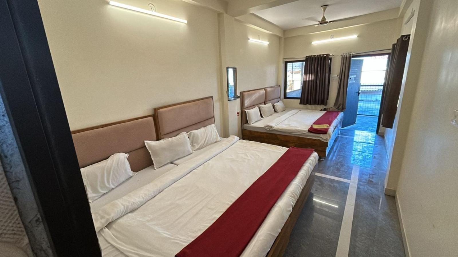 Hotel Empire Ujjain Eksteriør billede