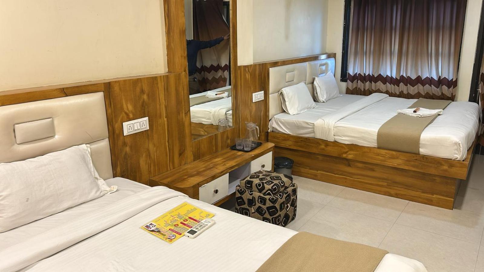 Hotel Empire Ujjain Eksteriør billede