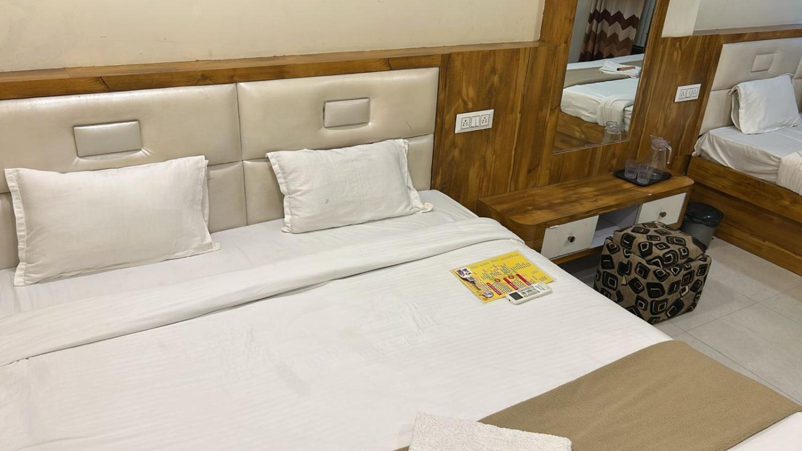 Hotel Empire Ujjain Eksteriør billede
