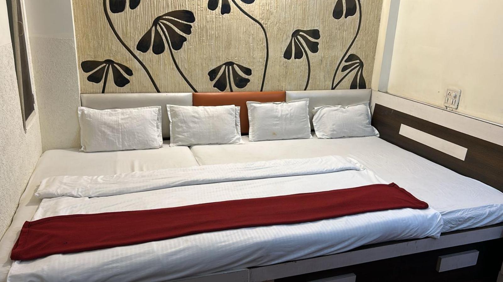 Hotel Empire Ujjain Eksteriør billede