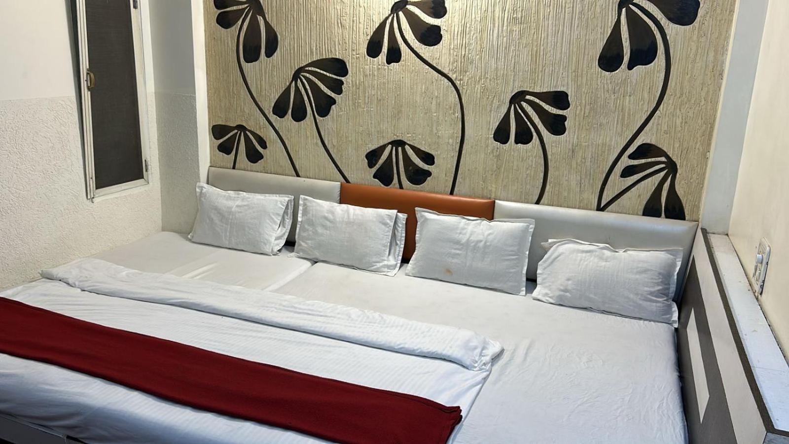 Hotel Empire Ujjain Eksteriør billede