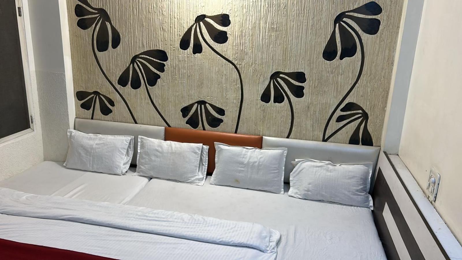 Hotel Empire Ujjain Eksteriør billede
